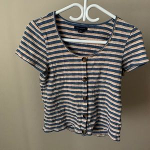 Cute buttoned tee from American eagle